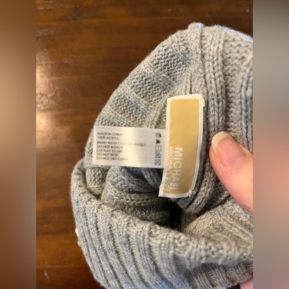Michael Kors Grey Winter Hat with pompom - Picture 5 of 6